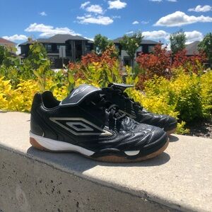 Umbro speciali indoor cleats